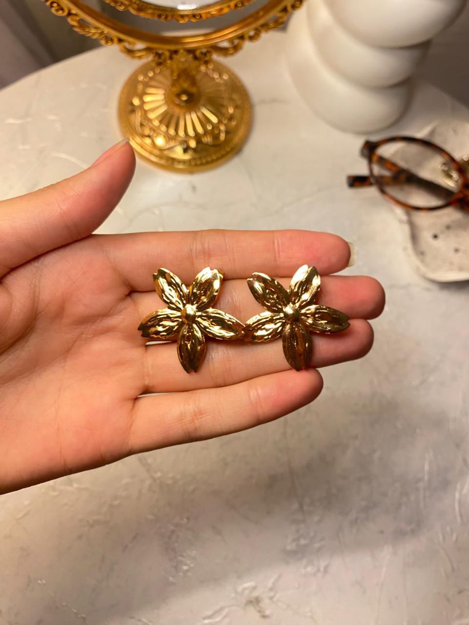 Retro flower earrings