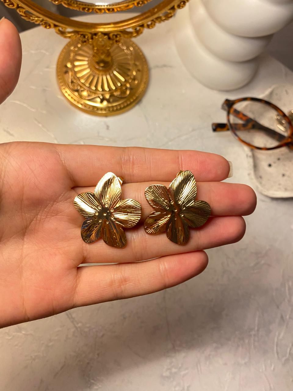 Retro flower earrings