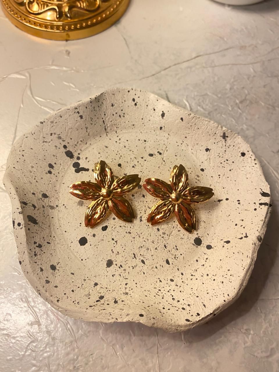 Retro flower earrings